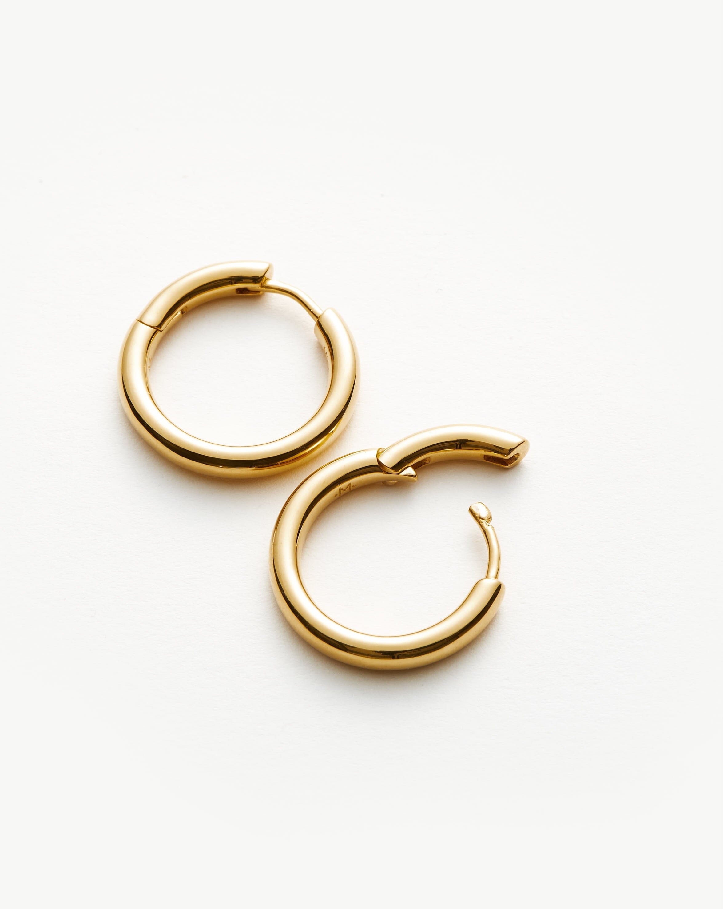 Classic Tunnel Medium Hoop Earrings | 18ct Gold Plated Earrings Missoma 